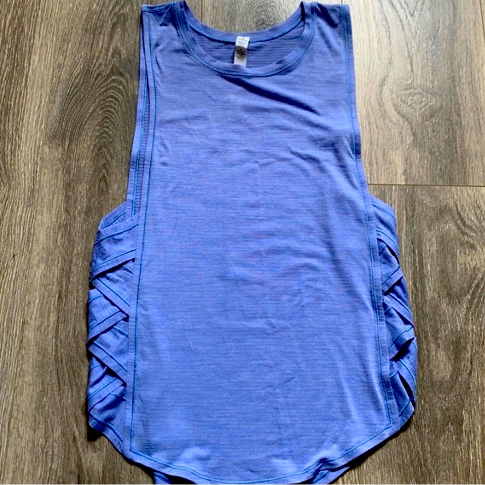 Lululemon varsity tank criss cross size 6